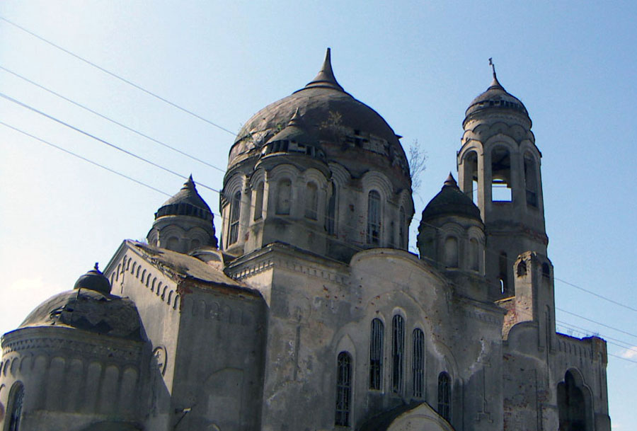 Полуразрушенный Покровский собор в Боровске