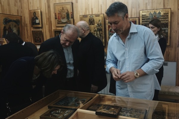 Евгений Ройзман с посетителями музея