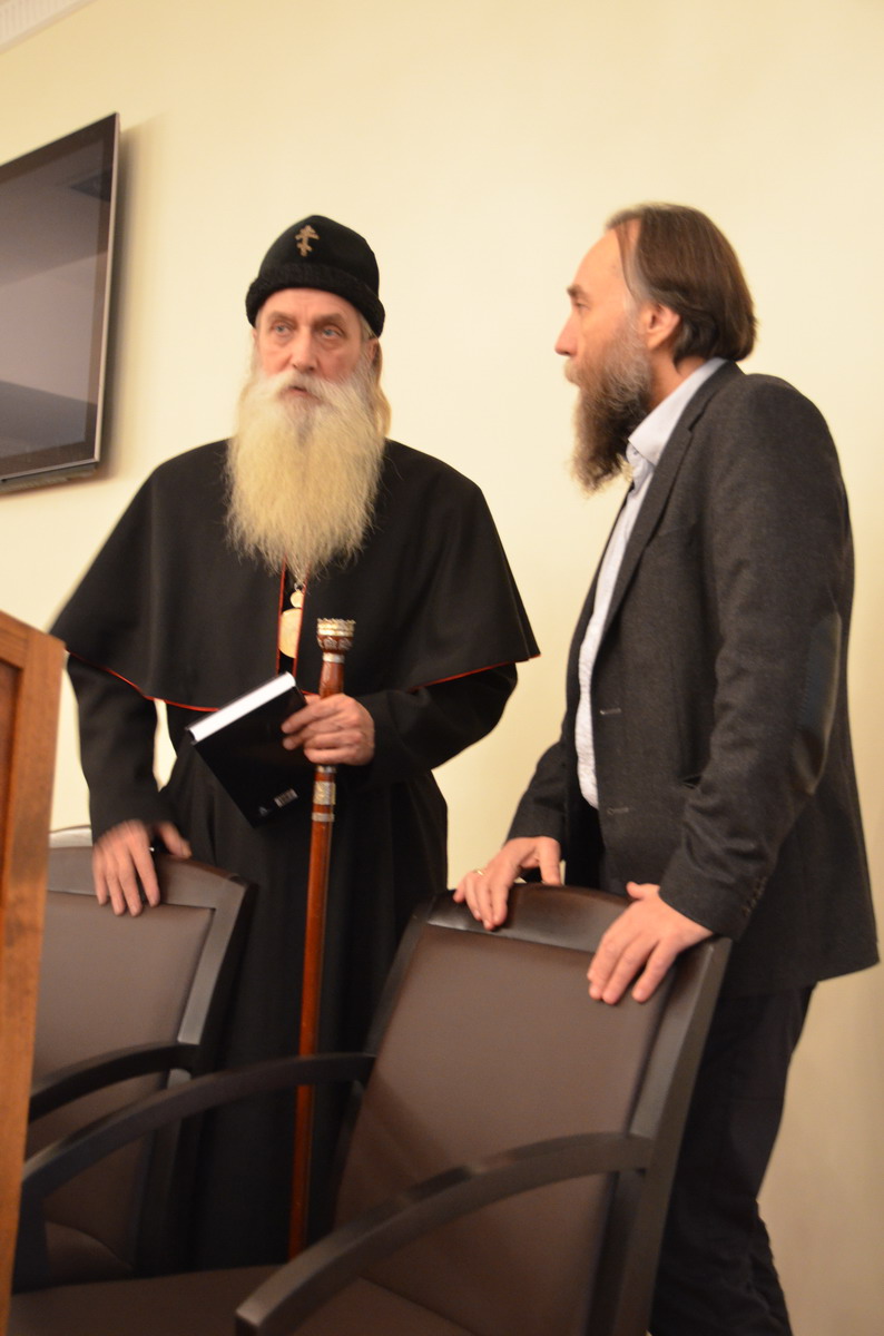 Митрополит Корнилий (Титов) и А.Г. Дугин на научной конференции