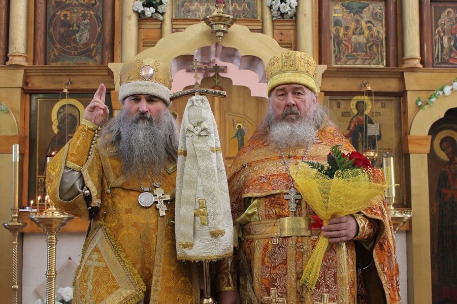 Епископ Евфимий и протоиерей Василий Колотов