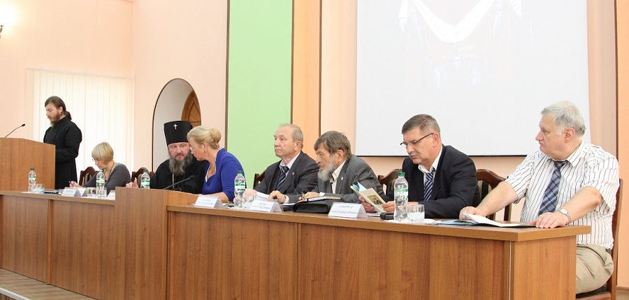 о. Андрей Вознюк (РПСЦ) зачитал делегатам конференции приветственное слово от архиерея