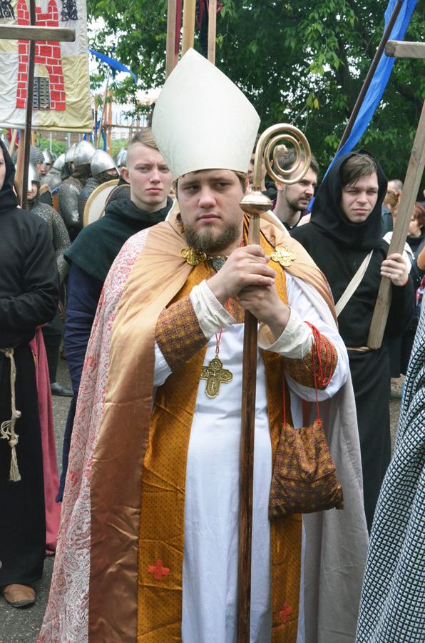 Шествие одной из дружин «крестоносцев» возглавлял католический епископ