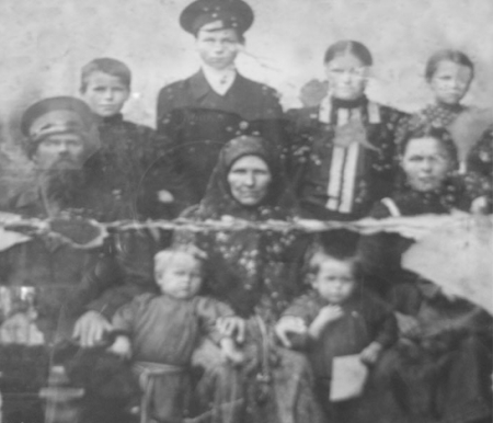Жители деревни Кенчурка. Фото со старых снимков из архива Марии Коминовой