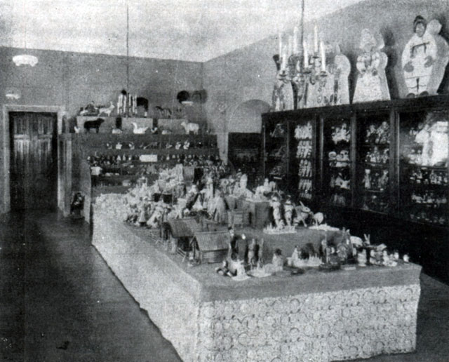Зал игрушки Кустарного музея. 1913 год