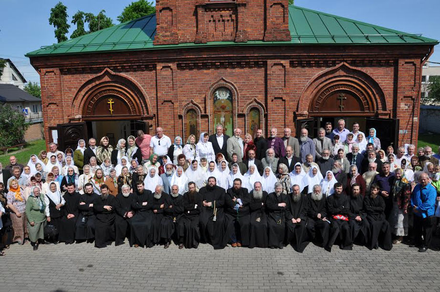 Староверы Литвы и гости на торжественном освящении Каунасского Свято-Никольского храма, май 2014 г.