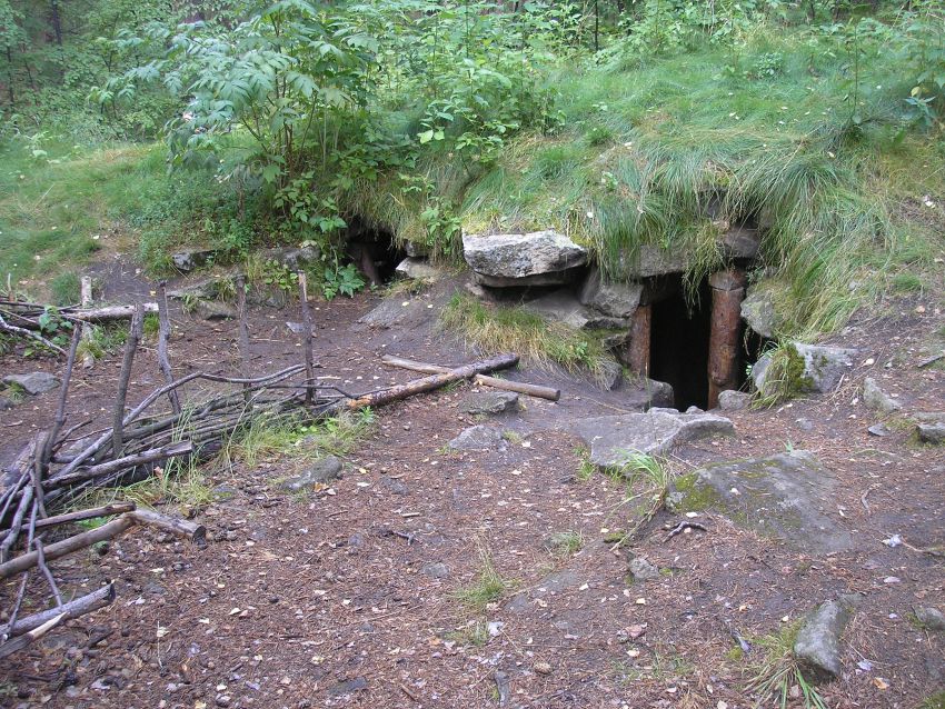 Пещерный комплекс старообрядческого скита на острове Веры озера Тургояк