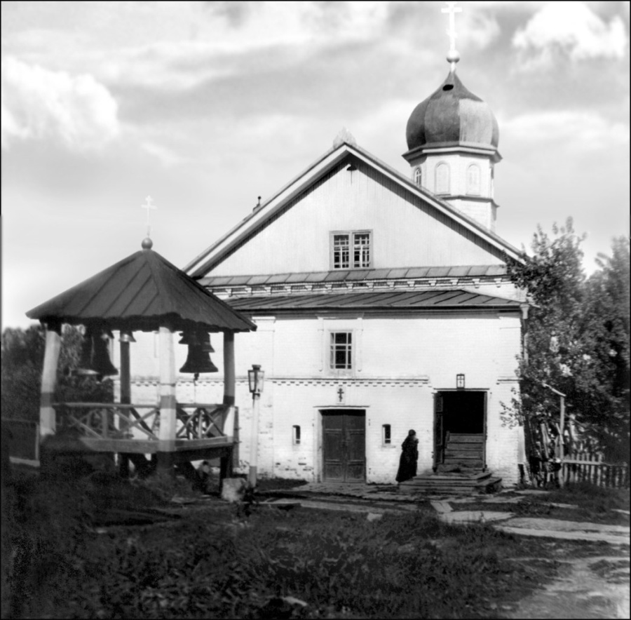 Успенская церковь и звонница монастыря