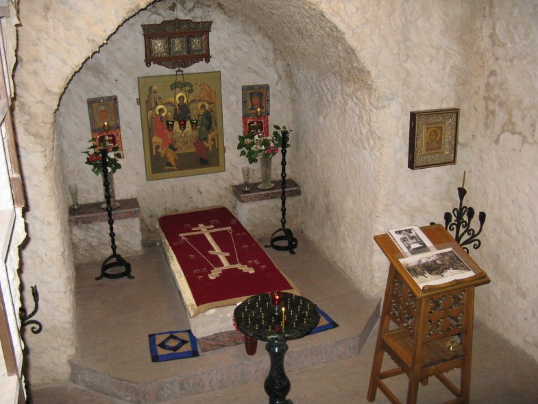 Надгробная плита с могилы мучениц в подземной части часовни