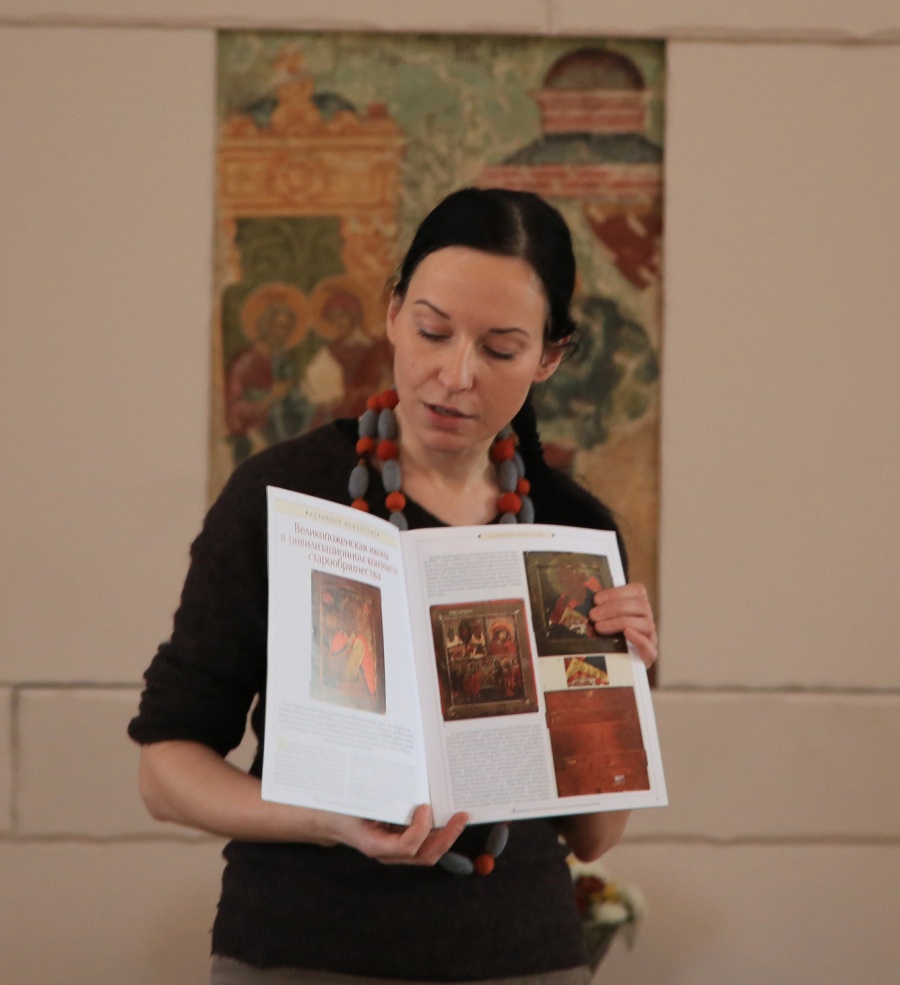 Т. В. Игнатова представляет книги на занятиях музейной программы