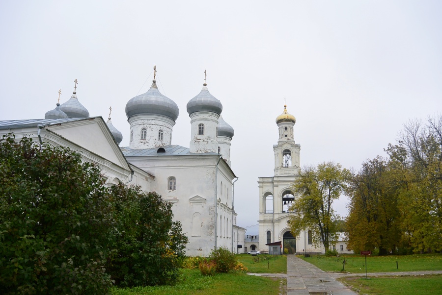 Спасский собор и колокольня Юрьева монастыря