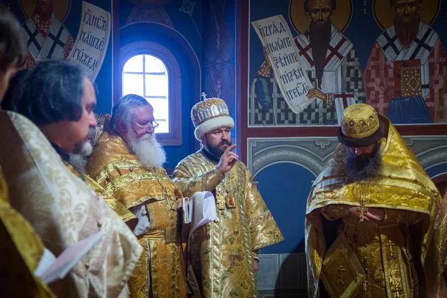 Протоиерей Иоанн Миролюбов на Литургии древним чином в храме Покрова в Рубцове, 2015 год