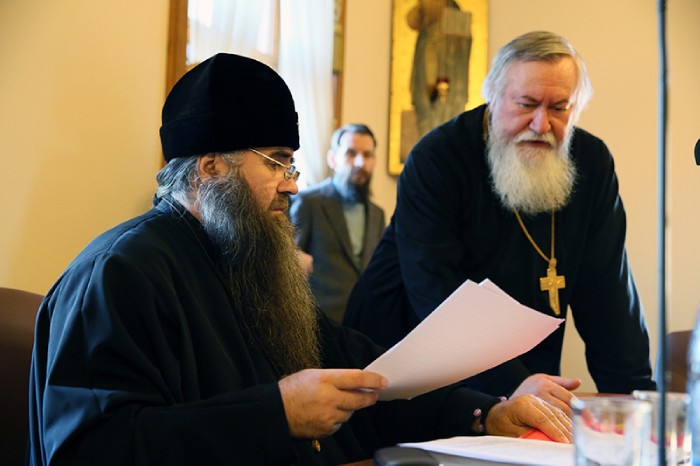 Протоиерей Иоанн Миролюбов (справа) — секретарь Комиссии по делам старообрядных приходов и по взаимодействию со старообрядчеством