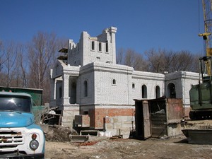 Один из этапов строительства храма, апрель 2006 года