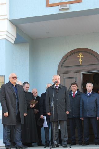 Губернатор Белгородской области Евгений Савченко поздравил всех с Покровом Пресвятой Богородицы и юбилеем храма