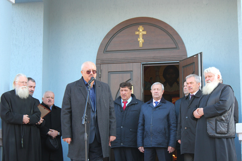 Председатель Попечительского Совета храма Александр Тарасов выразил благодарность всем, кто прибыл на торжество