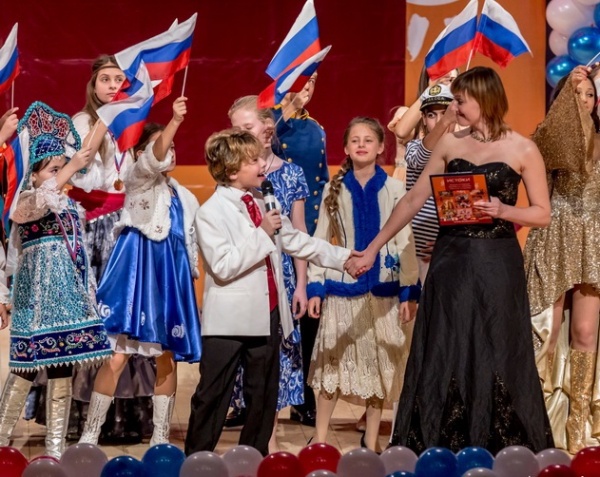 Программа фестиваля направлена на воспитание любви к России, знакомство с русской культурой и традициями
