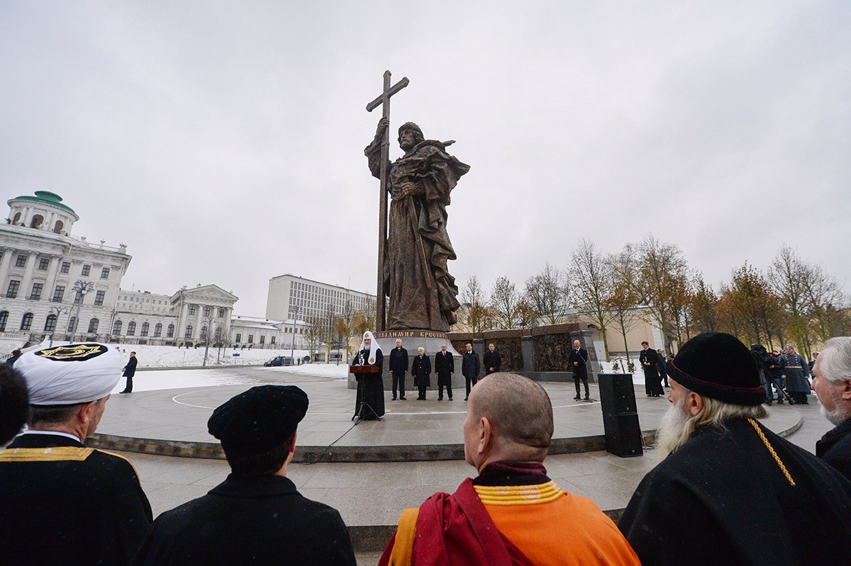 Открытие памятника князю Владимиру в Москве на Боровицкой площади
