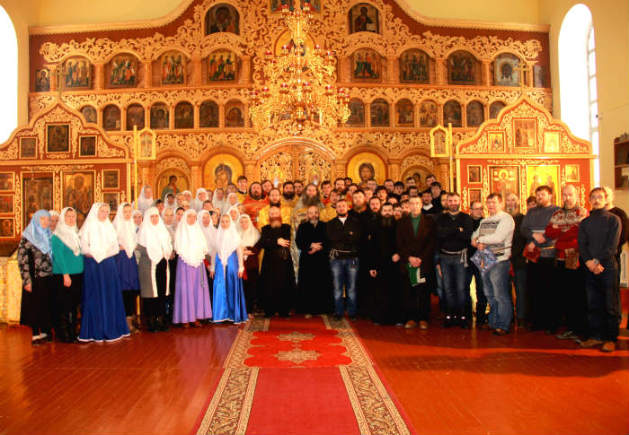 Участники IX Аввакумовских чтений в храме во имя Святителя Стефана Пермского, 16 декабря 2015 года