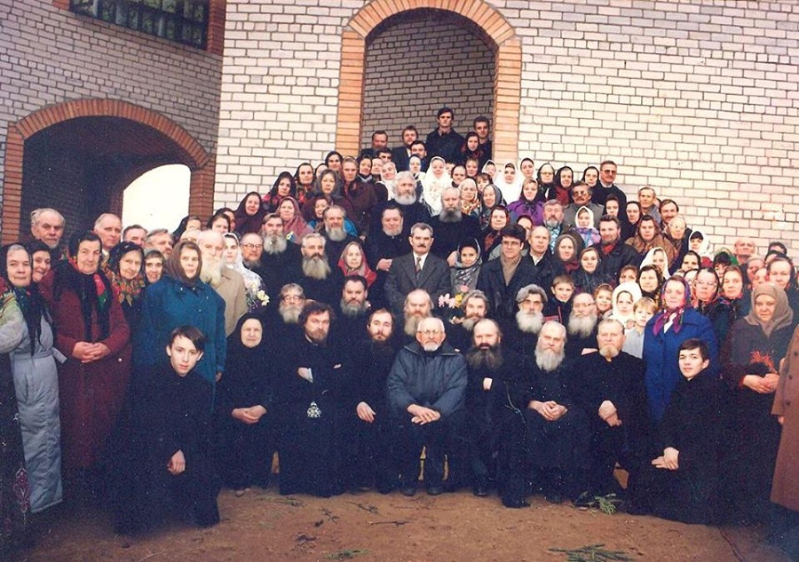 Общее фото участников освящения старообрядческого Храма в г. Прейли, 24 ноября 1996 года