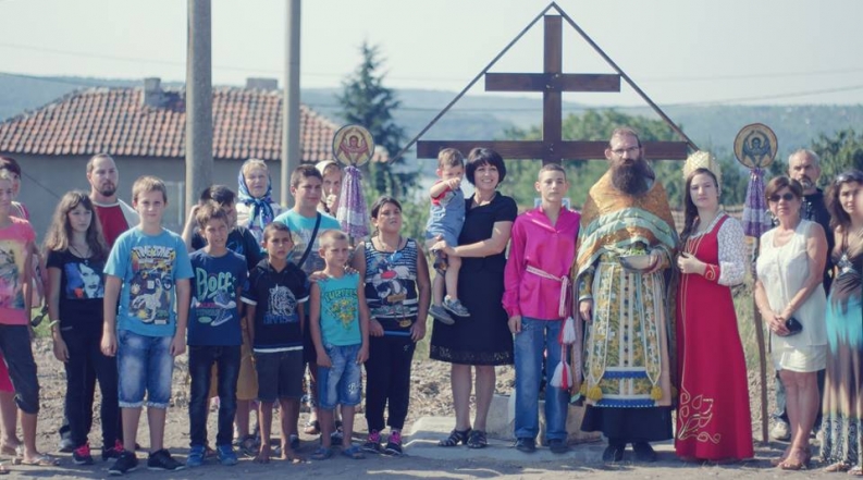 Иерей Евгений Раку с христианами села Казашко