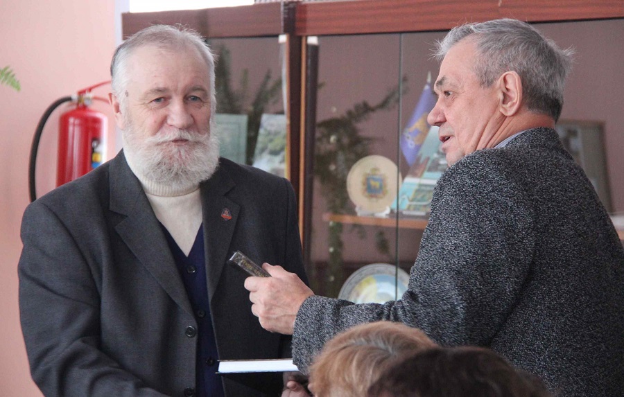 Сергей Панов (слева) — автор книги об истории старообрядчества Режевского завода