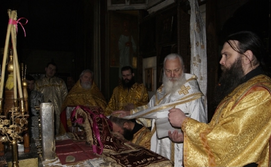 Поставление священнодиакона Алексея Кузнечикова в священноиерея