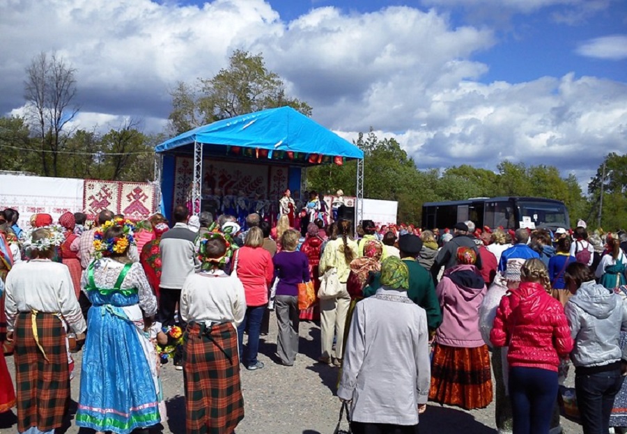 Поморские хоры поселений Варзуга и Териберка, постоянные участники фестиваля фольклора в Умбе