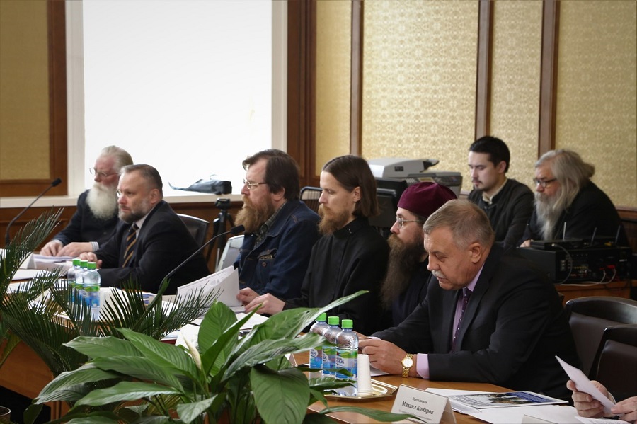 Круглый стол с представителями власти и старообрядческих согласий, 24 марта 2017 года.  Фото А. Говорова