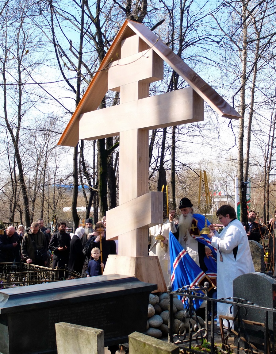 Молебен у поклонного креста, посвященный старообрядцам, покоящимся на Рогожском кладбище