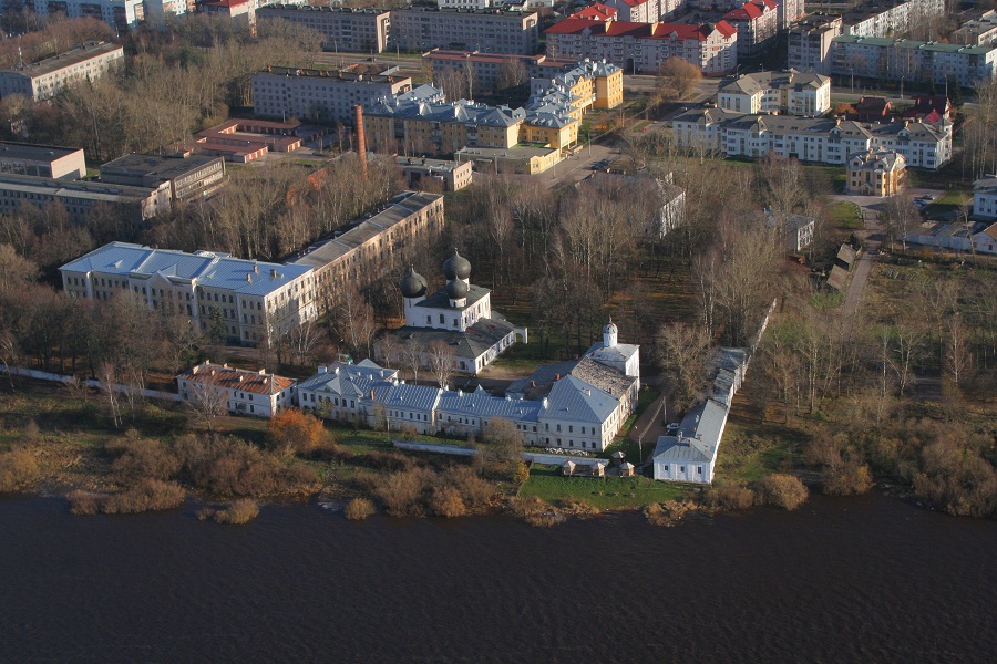 Бывший Антониев монастырь в Великом Новгороде, основанный в XII в. В нем с 1740 по 1918 г. располагалась духовная семинария, в которой учились Алексей Самойлов и Григорий Яковлев