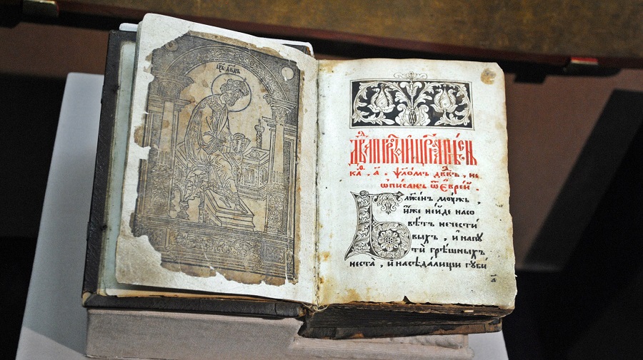 Уникальная Псалтырь XVI века вернулась в родной для нее Александров