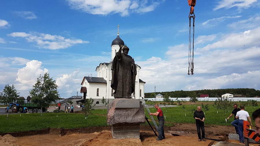 Памятник открыли на территории Владимирского скита монастыря Успения Пресвятой Богородицы РПЦ