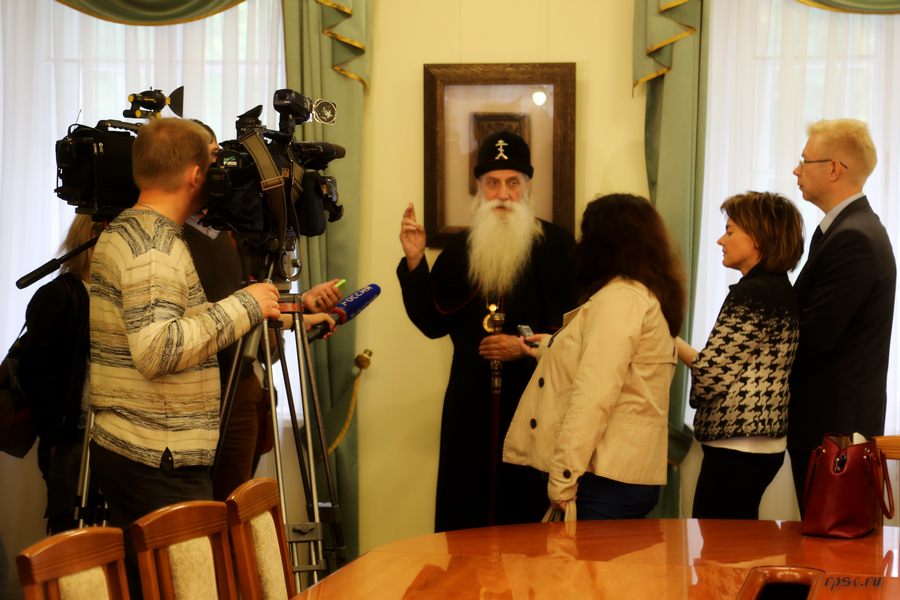 Митрополит Корнилий дал интервью для СМИ