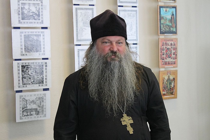 Старообрядческий священник о. Димитрий Гарбузов на открытии выставки