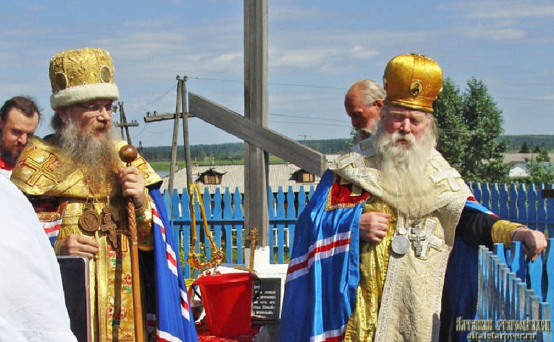 Преосвященные епископы: Томский Григорий и Новосибирский Силуян