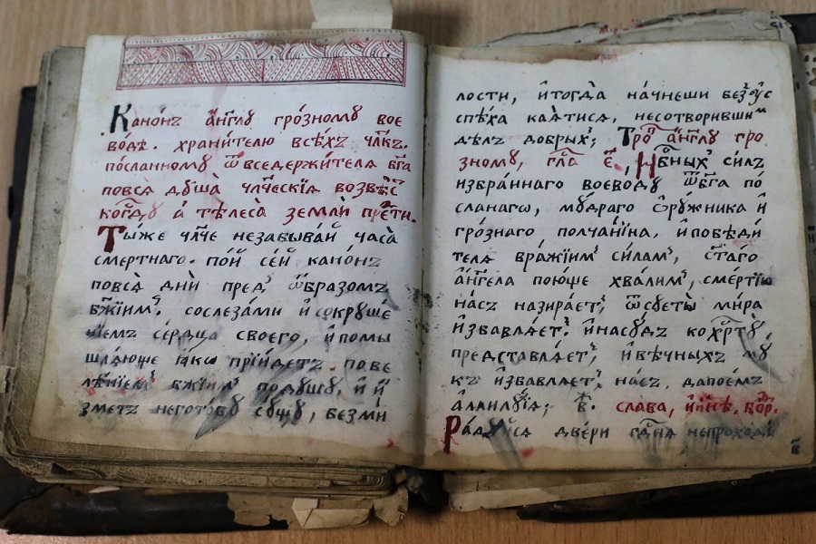 На Алтае обнаружена уникальная книга владимирских старообрядцев с рукописными вставками