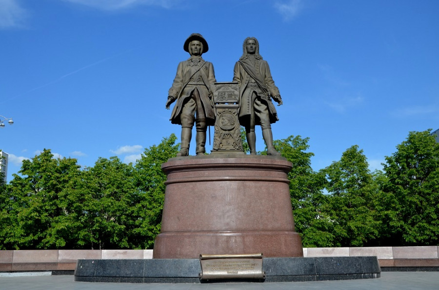 Памятник Василию Татищеву и Вильгельму Де-Геннину