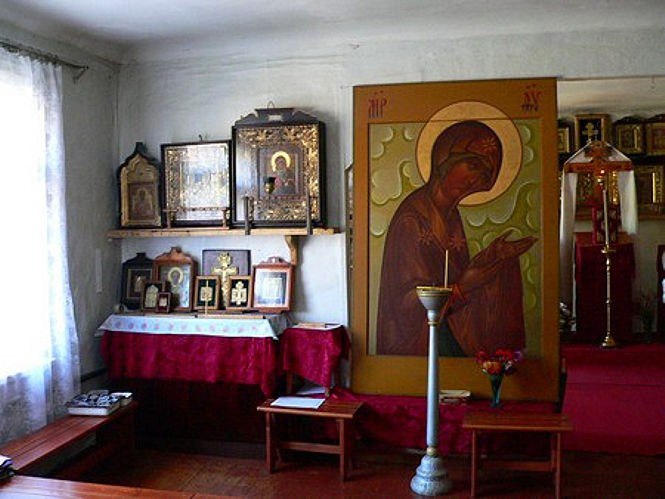Икона Богородицы (в центре) письма С.Т. Быкадорова