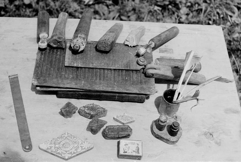 Инструменты скриптория скита о. Палладия на Малом Енисее. Тува. (Фото 1966-1975 гг.)