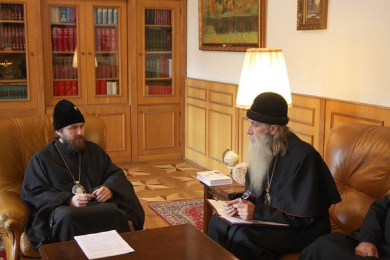 Диалог начался со встречи митрополита Иллариона (Алфеева) и митрополита Корнилия (Титова)