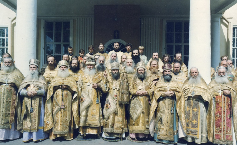 Священство РПсЦ на Рогожском во главе с митрополитом Алимпием (Гусевым). 1990-е годы