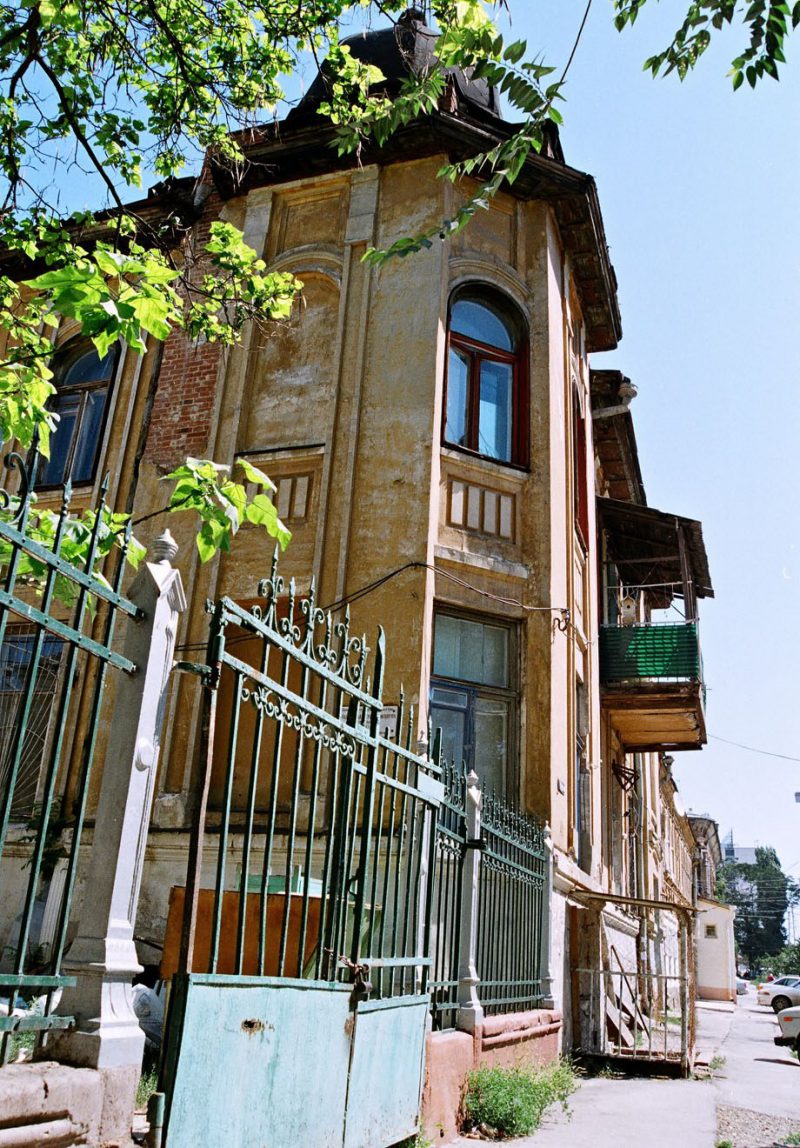 Дом причта до ремонта. Вид со стороны ул. Ульяновской