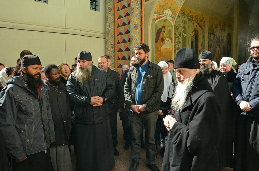 Архимандрит Иеремия (Соловьев) встречает делегацию старообрядцев