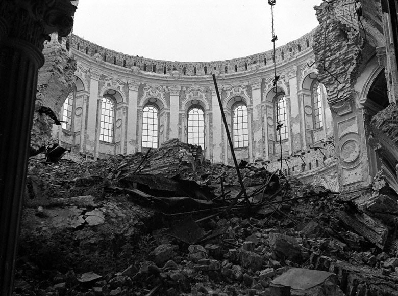 Развалины Воскресенского Ново-Иерусалимского монастыря, взорванного немецкими войсками 10 декабря 1941 года. Фото с сайта sobory.ru