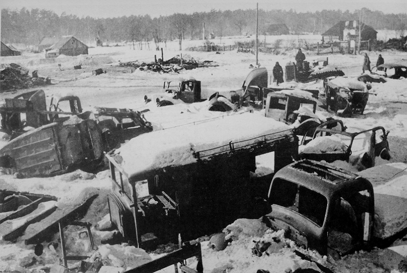 Разукомплектованная и разбитая автотехника, брошенная немецкой армией при отступлении под Москвой