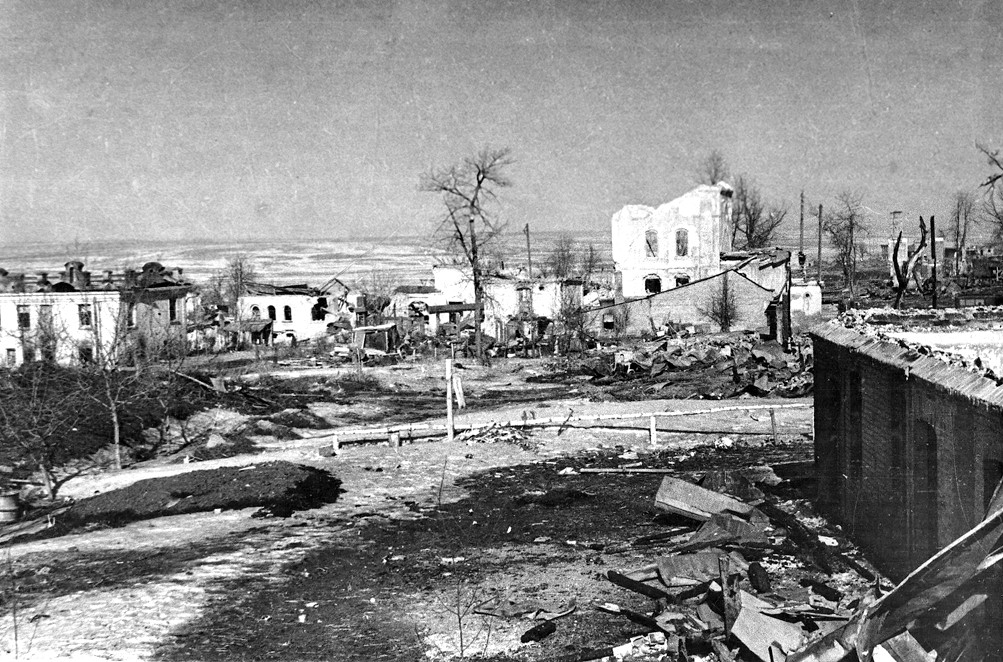 Разрушенная немецкими оккупантами Вязьма. В начале октября 1941 года все пути на Москву оказались открытыми