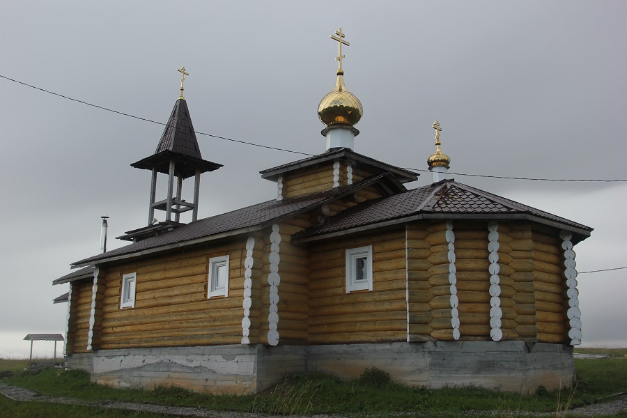 Храм во имя святого князя Владимира в живописном уральском поселке Староуткинск