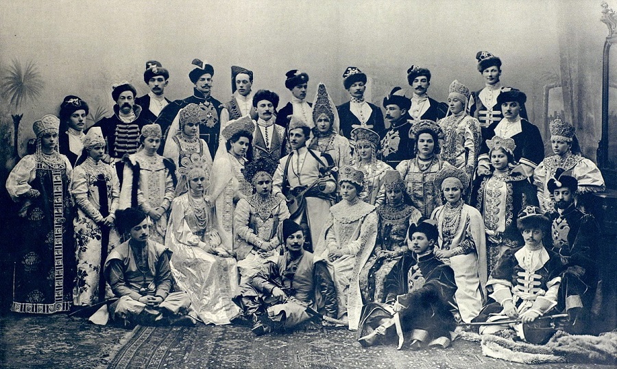 Стилизованные под русский стиль костюмы начала XX века