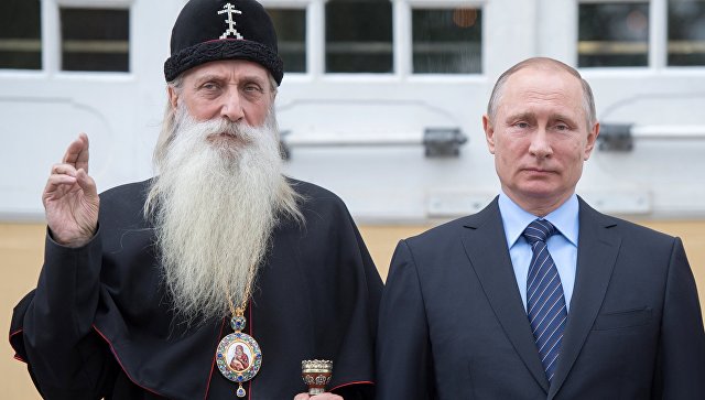 Владимир Путин с предстоятелем Русской Православной старообрядческой Церкви митрополитом Корнилием