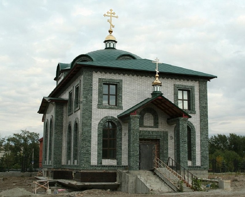 Как оказалось, еще перед стартом строительства епархия РПЦ передала право собственности на будущее здание застройщику